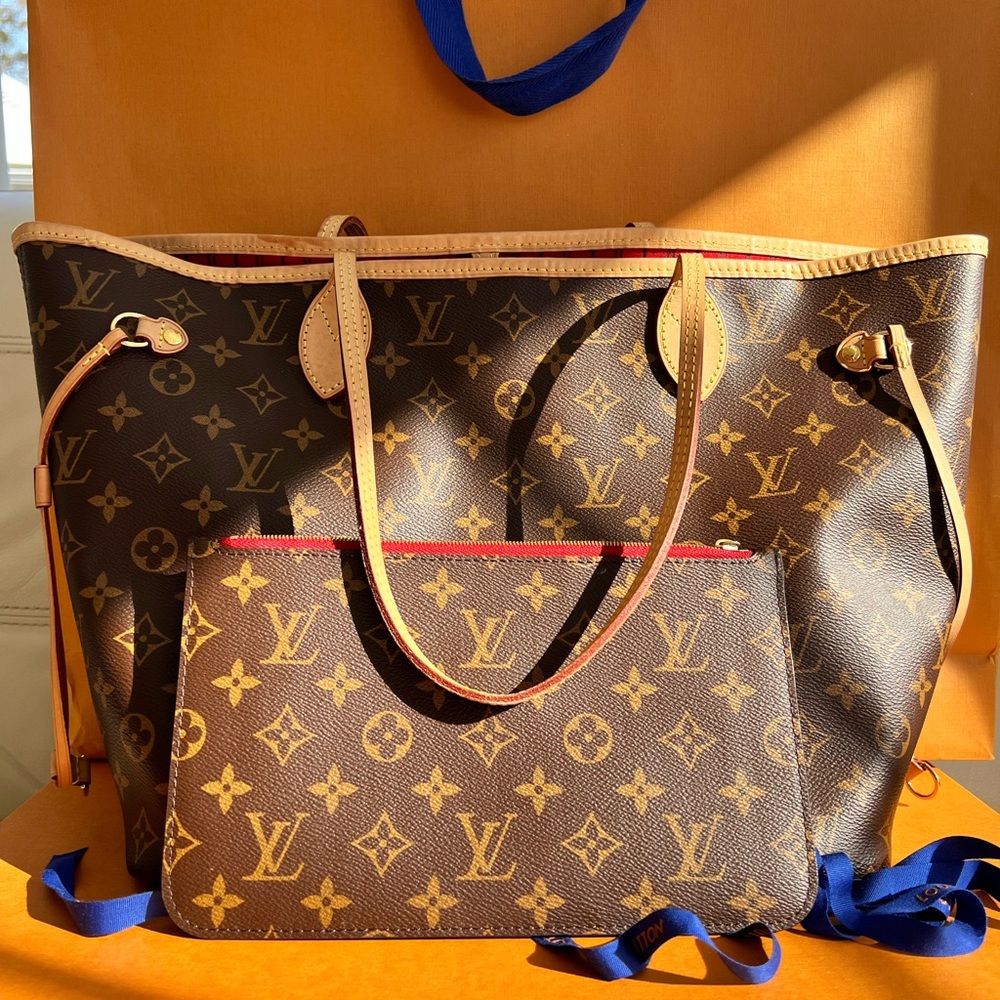 Louis Vuitton tote Never Full comes with pouch. Purchased on Marc…